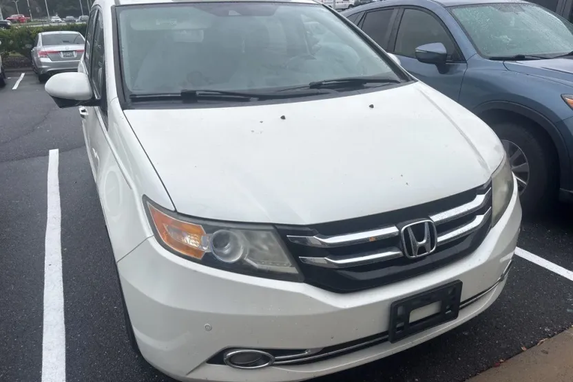 2014 Honda Odyssey Touring photo 1