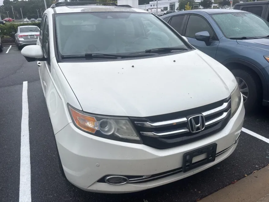 2014 Honda Odyssey Touring photo 1