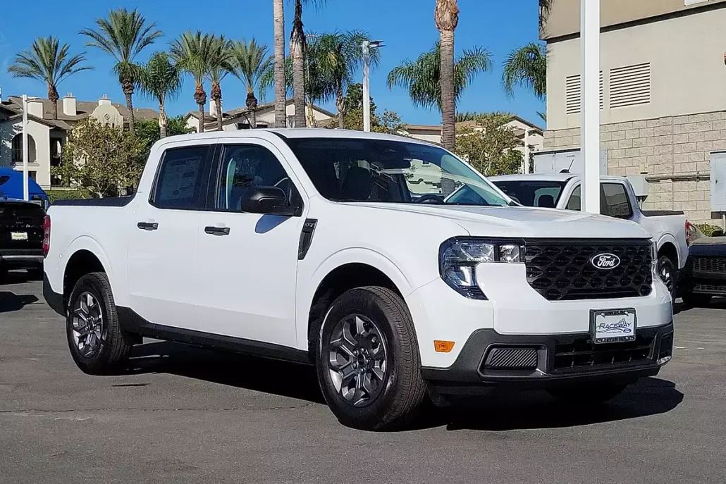 2025 Ford Maverick XLT photo 1