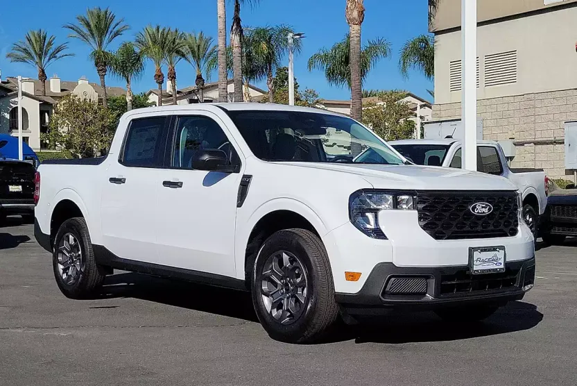 2025 Ford Maverick XLT photo 1