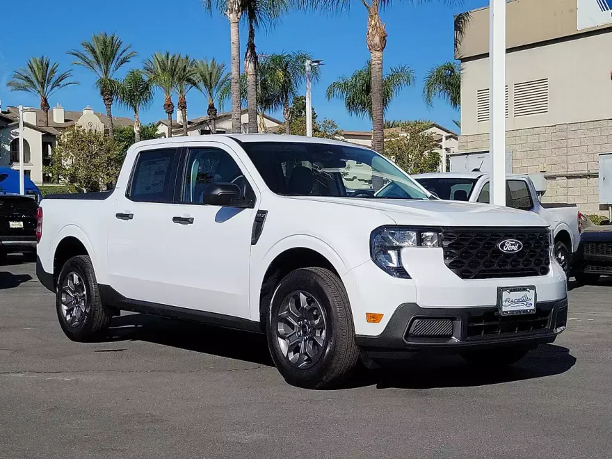 2025 Ford Maverick XLT photo 1