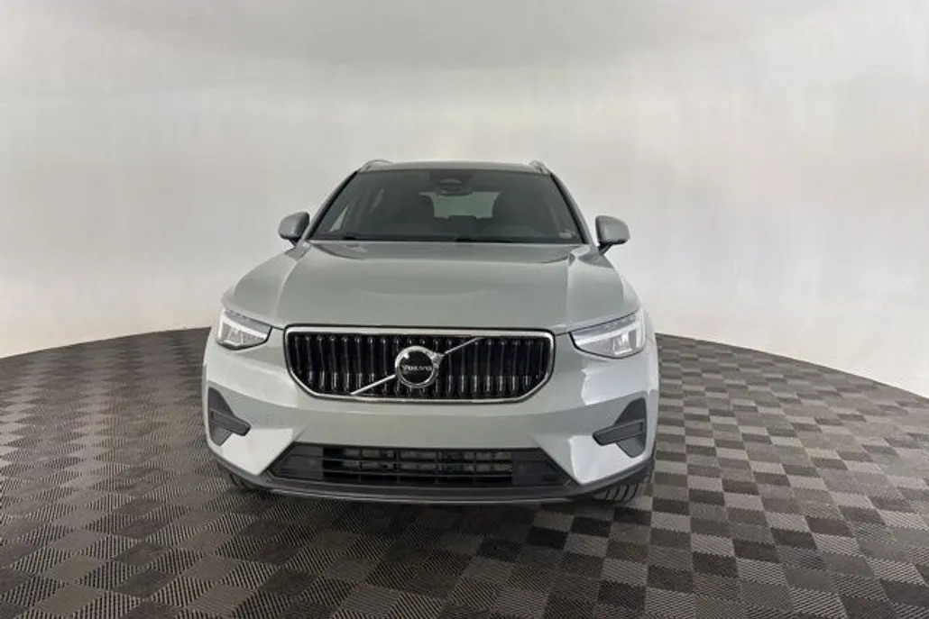 2024 Volvo XC40 Core photo 1