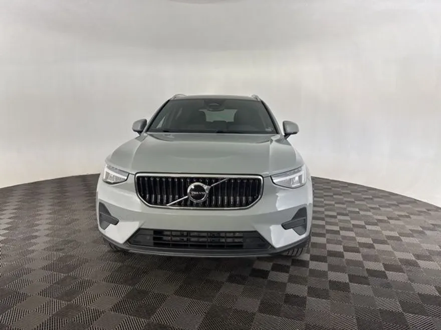 2024 Volvo XC40 Core photo 1