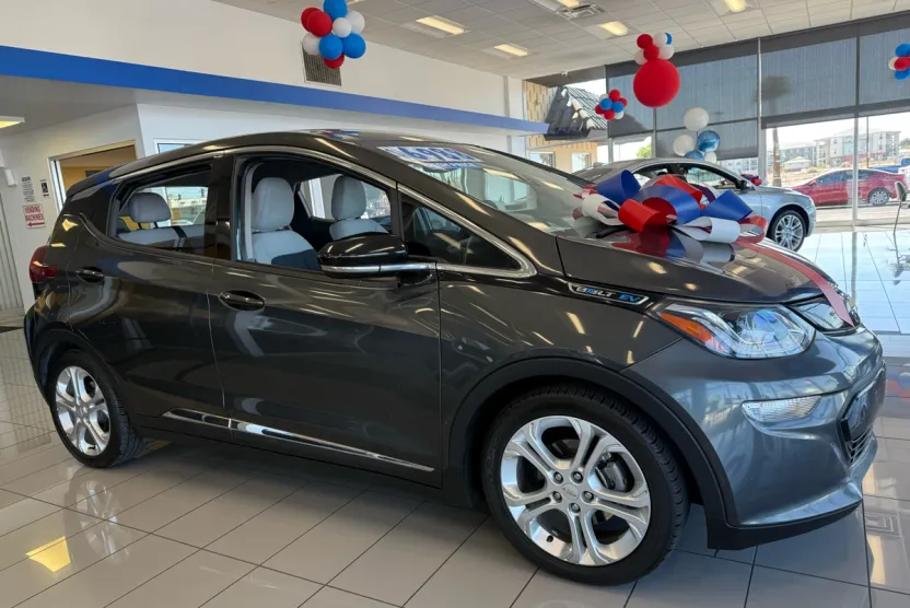 2017 Chevrolet Bolt EV photo 1