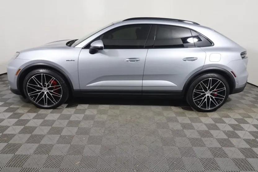 2025 Porsche Macan Electric photo 1