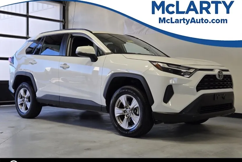 2023 Toyota RAV4 XLE photo 1