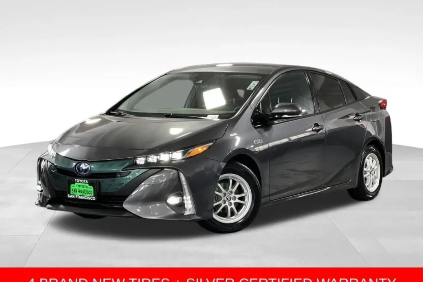 2017 Toyota Prius Prime Advanced photo 1