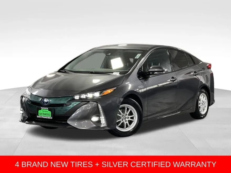 2017 Toyota Prius Prime Advanced photo 1