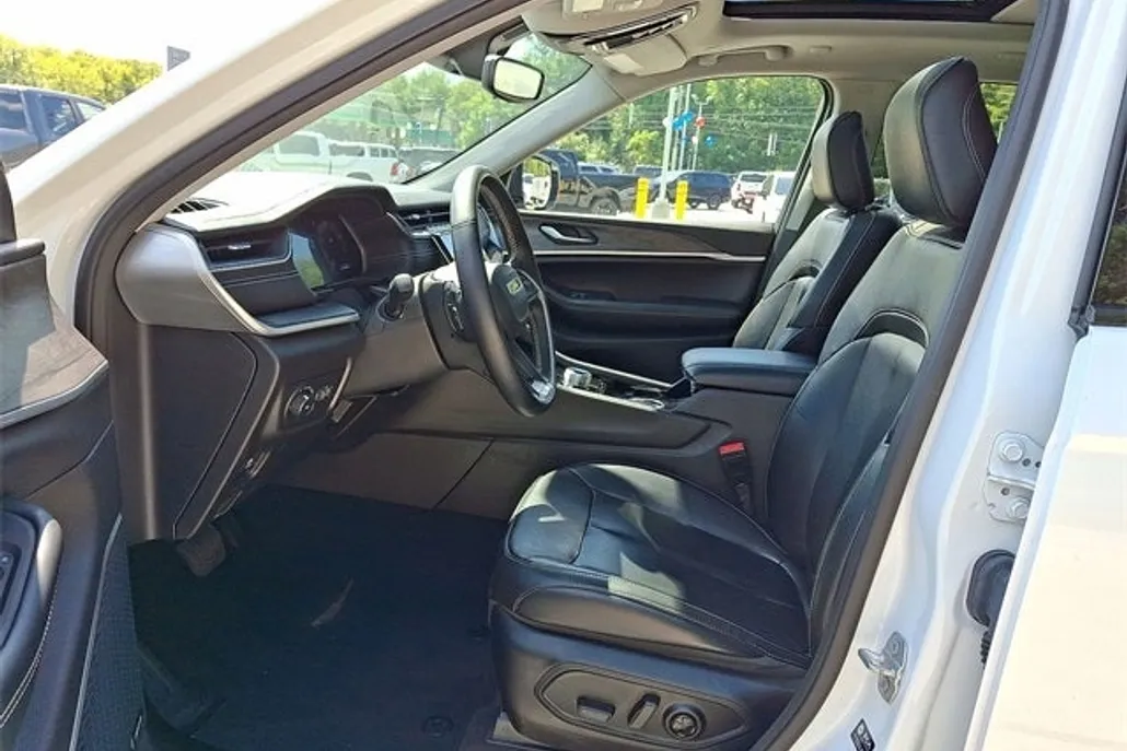 2022 Jeep Grand Cherokee Limited photo 1