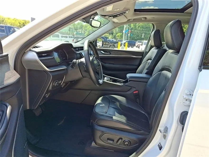 2022 Jeep Grand Cherokee Limited photo 1