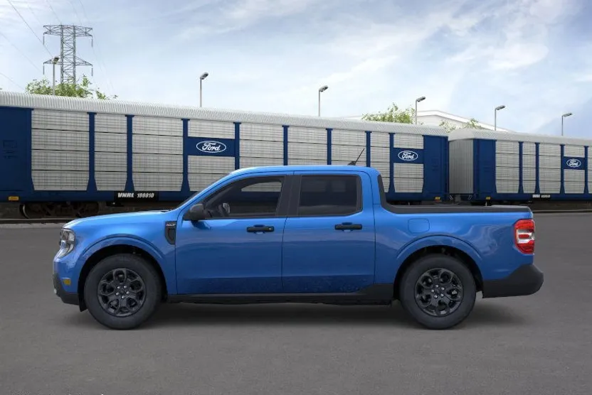 2025 Ford Maverick XLT photo 1