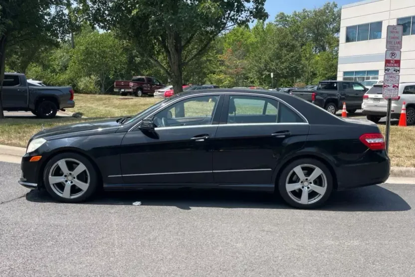 2010 Mercedes Benz E 350 4MATIC Sedan photo 1