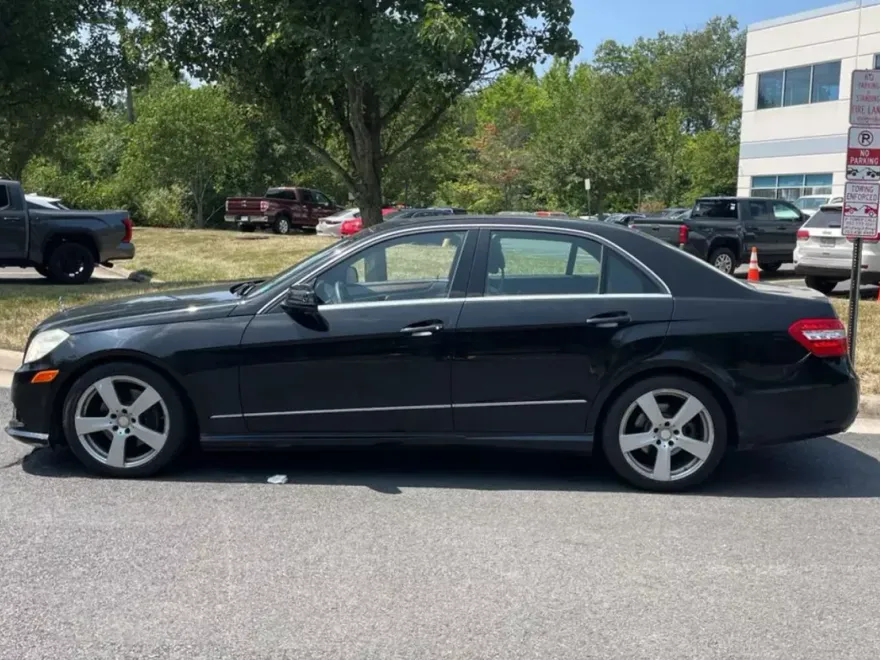 2010 Mercedes Benz E 350 4MATIC Sedan photo 1