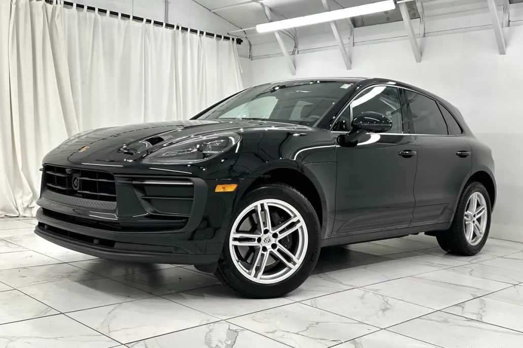 2025 Porsche Macan Base photo 1