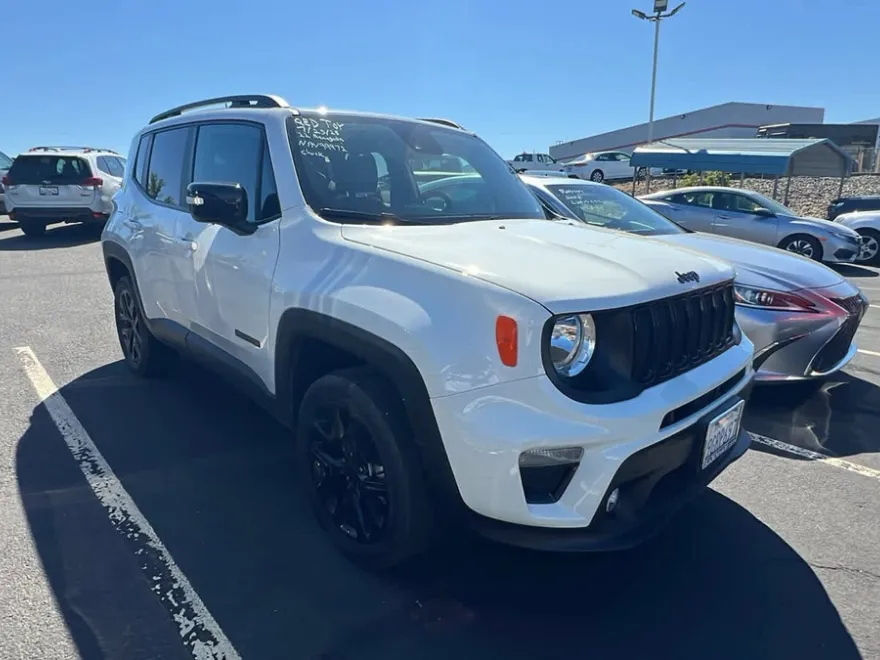 2022 Jeep Renegade Latitude photo 1