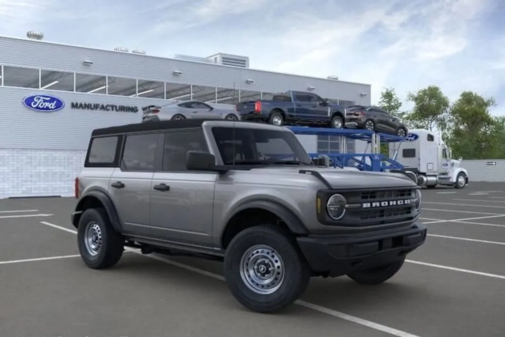 2025 Ford Bronco Base photo 1