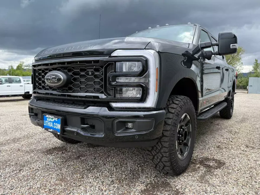 2025 Ford F-250 Lariat photo 1