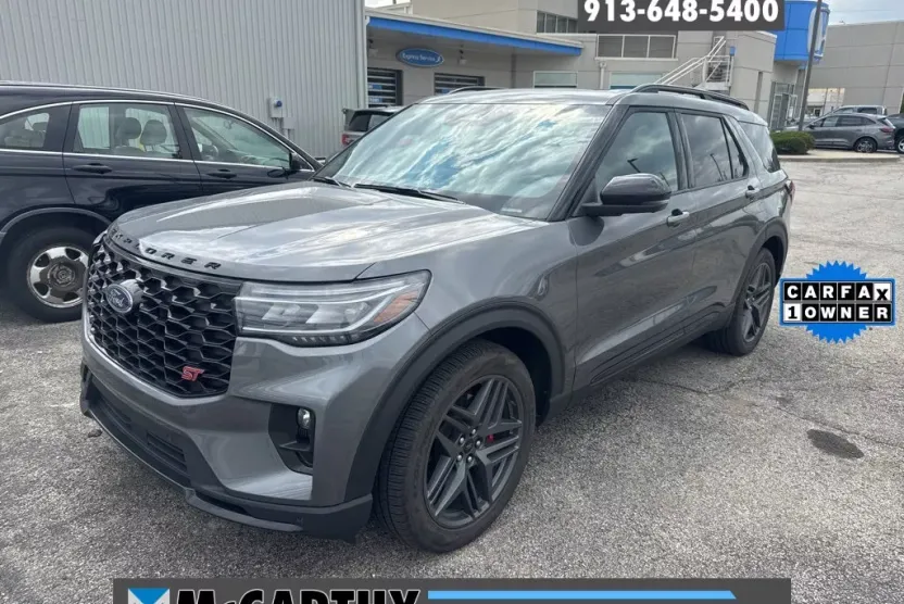 2025 Ford Explorer ST photo 1