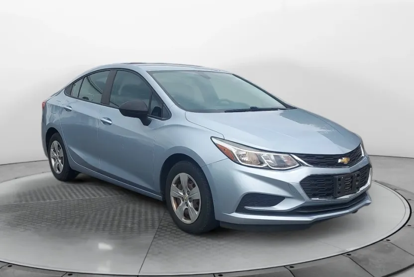 2017 Chevrolet Cruze LS photo 1