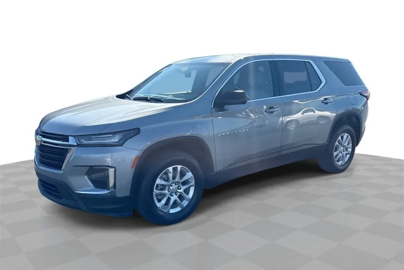 2023 Chevrolet Traverse LS photo 1