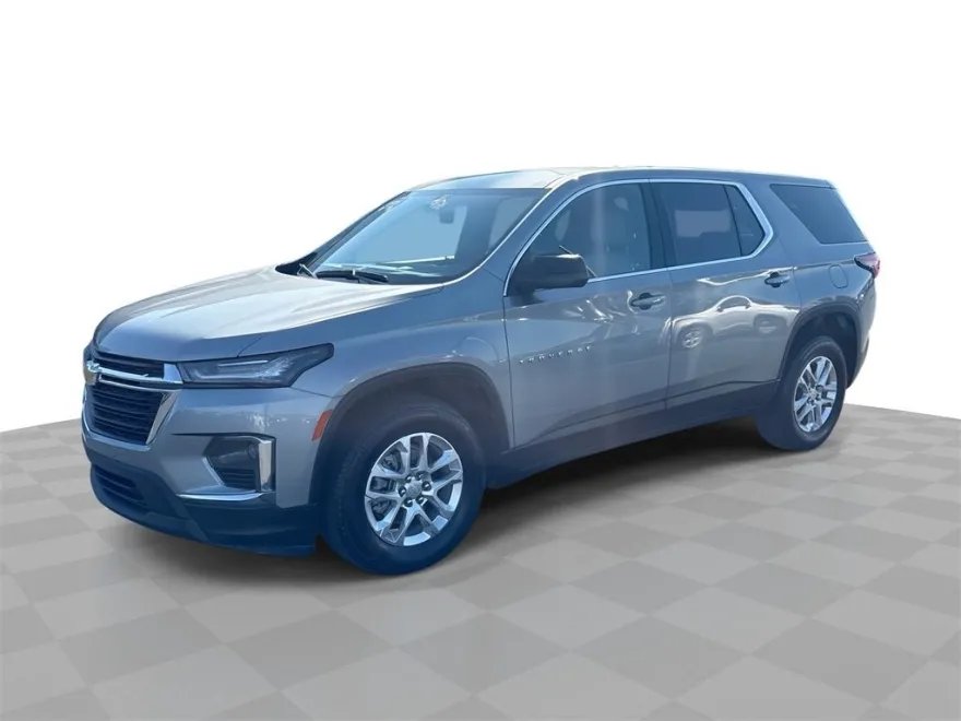 2023 Chevrolet Traverse LS photo 1