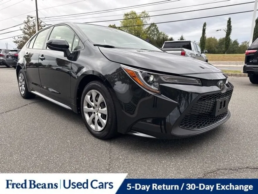 2022 Toyota Corolla LE photo 1