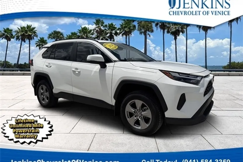2024 Toyota RAV4 XLE photo 1