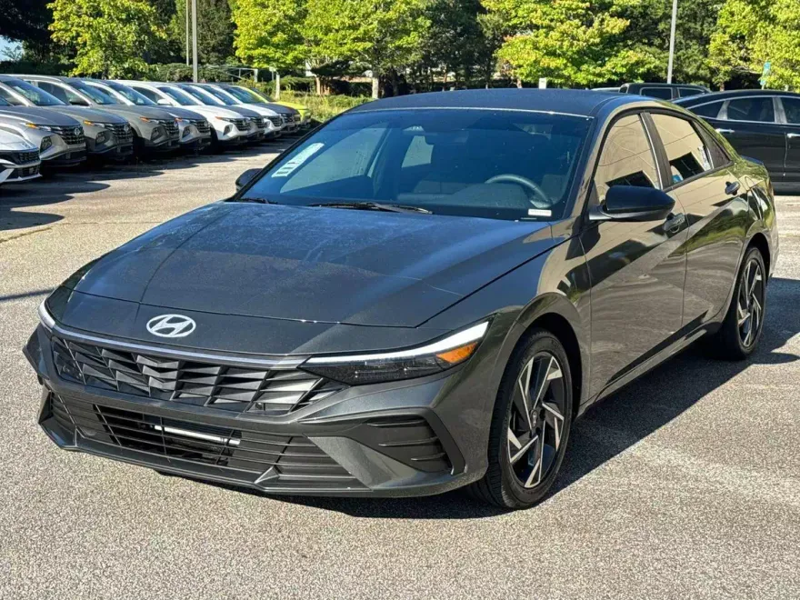 2025 Hyundai Elantra SEL Sport photo 1