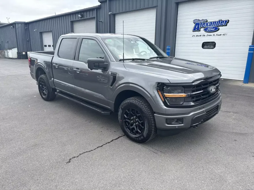 2025 Ford F-150 XLT photo 1