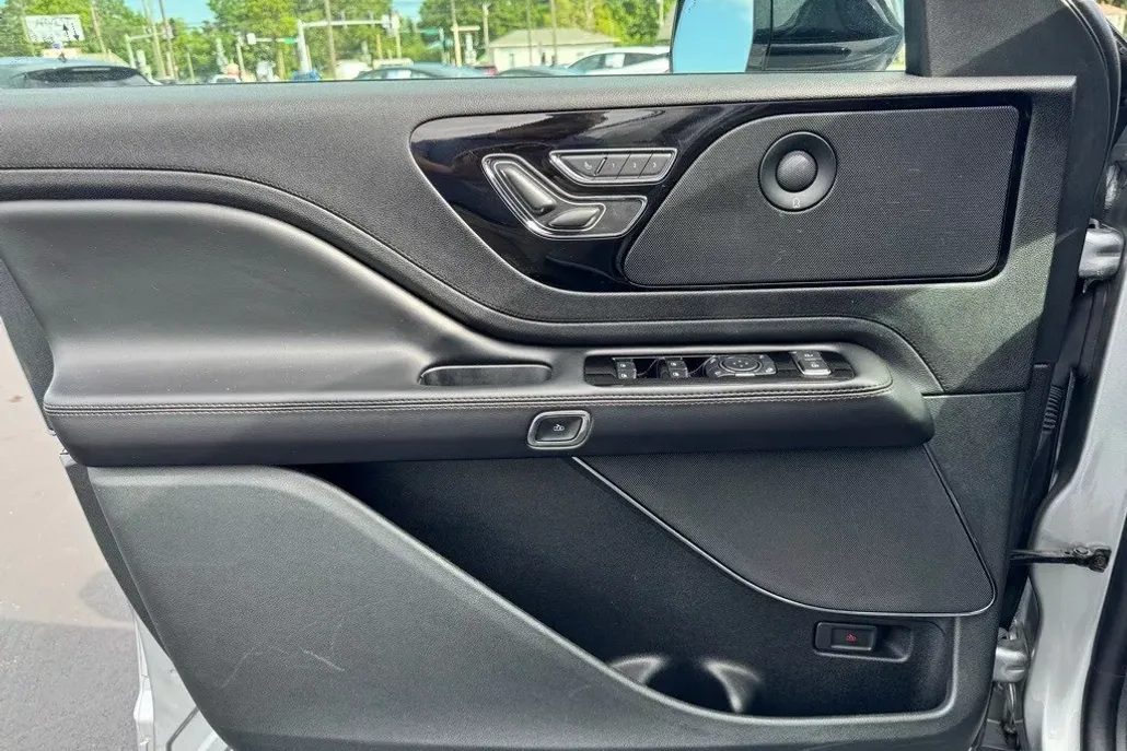 2023 Lincoln Aviator Reserve photo 1