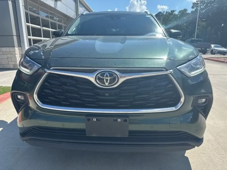2024 Toyota Highlander Limited photo 1