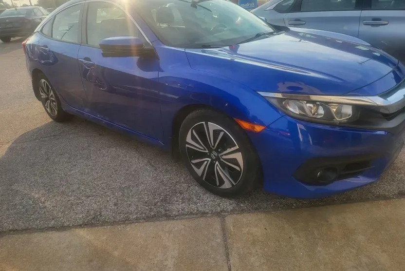 2018 Honda Civic EX-L photo 1