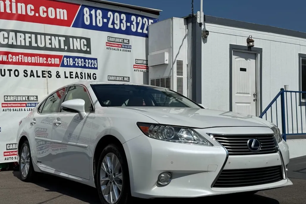 2013 Lexus ES 300h photo 1