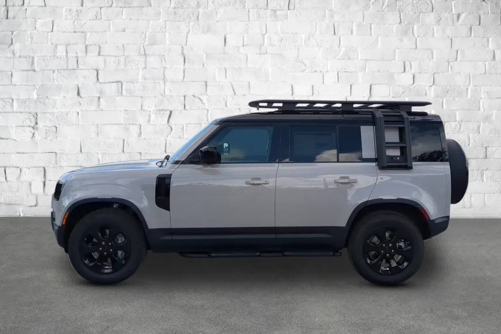 2026 Land Rover Defender 110 S photo 1