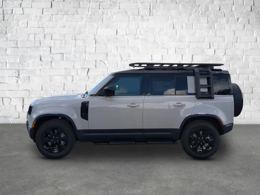 2026 Land Rover Defender 110 S photo 1