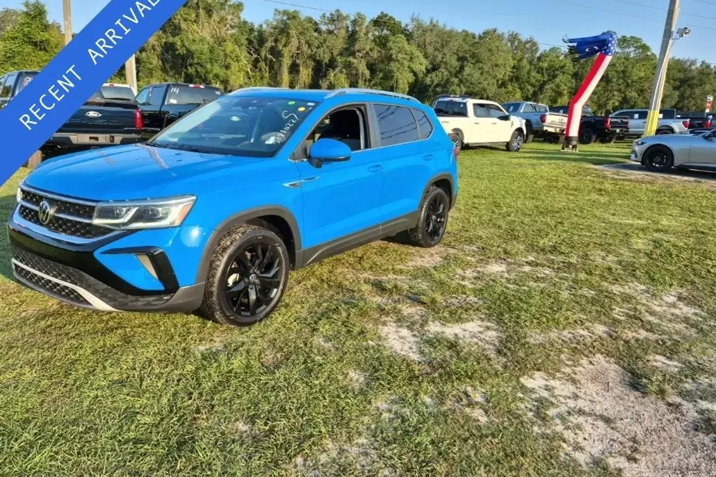 2022 Volkswagen Taos SEL photo 1