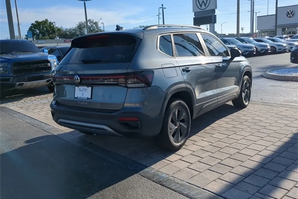 2025 Volkswagen Taos S photo 1
