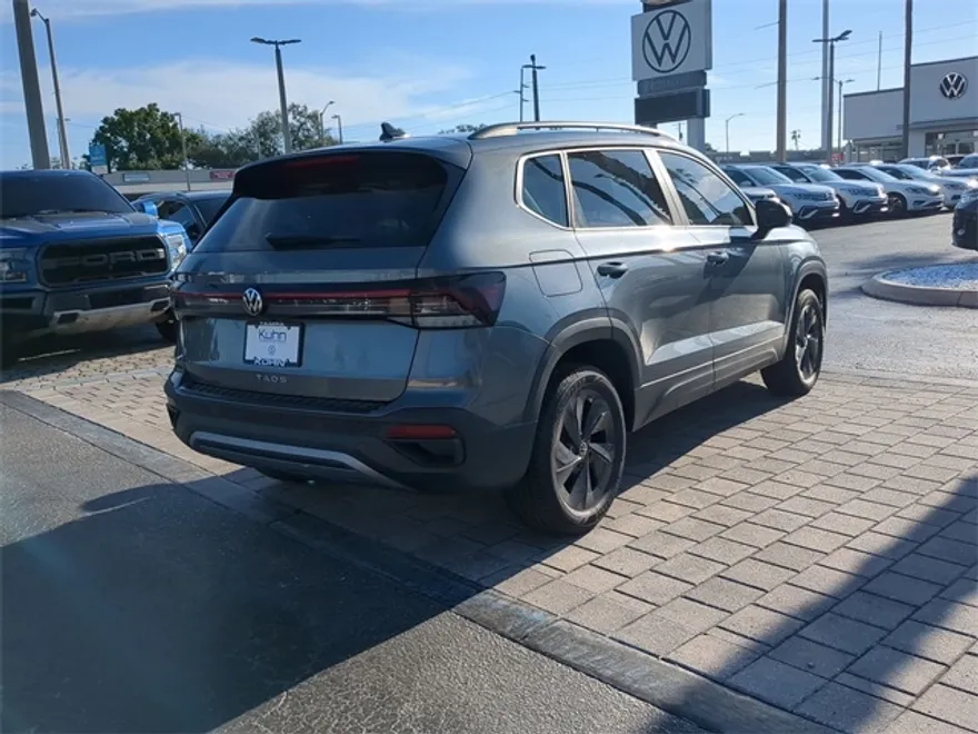 2025 Volkswagen Taos S photo 1