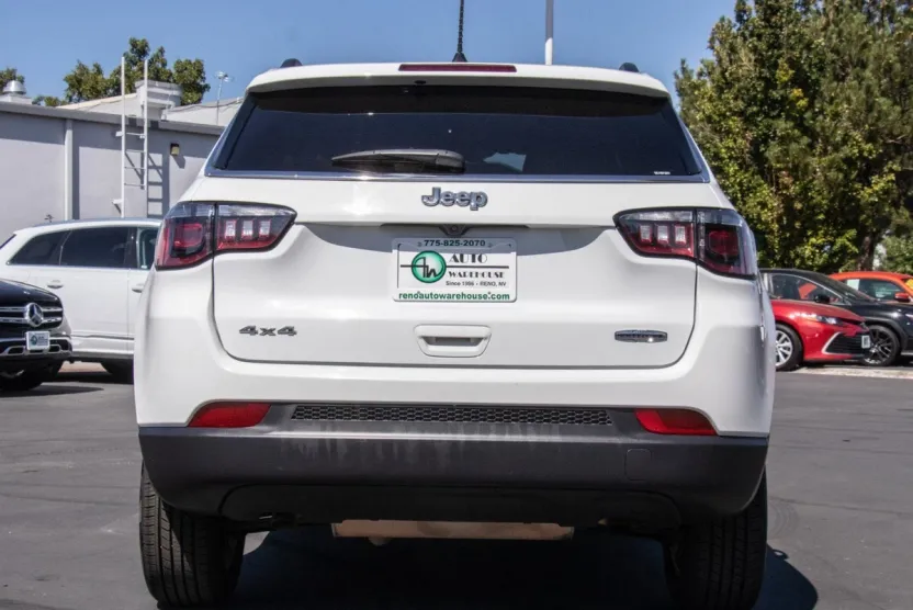 2023 Jeep Compass Latitude photo 1