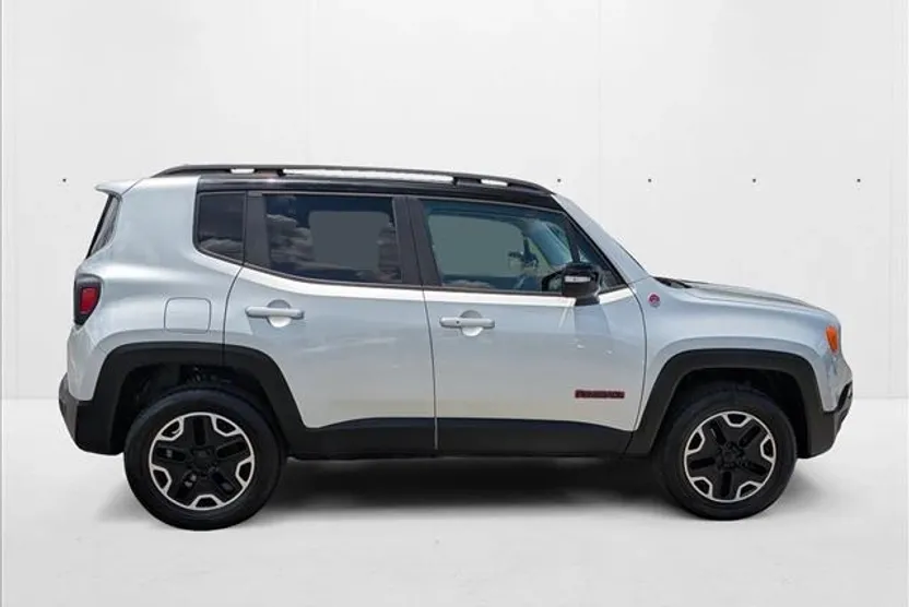 2016 Jeep Renegade Trailhawk photo 1
