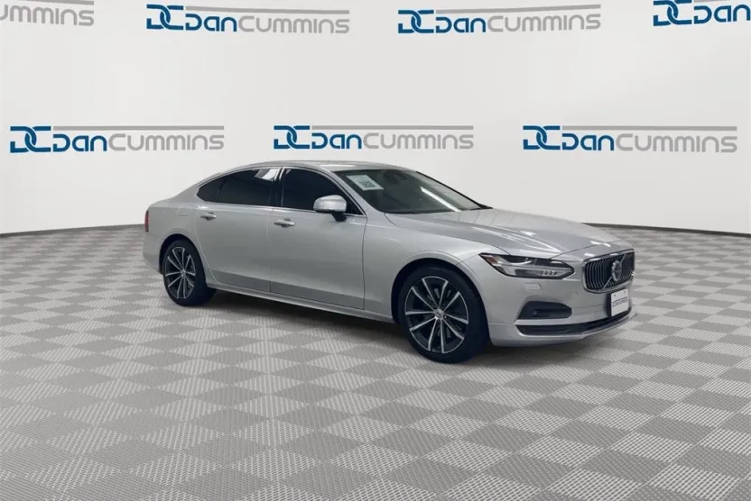 2021 Volvo S90 Momentum photo 1