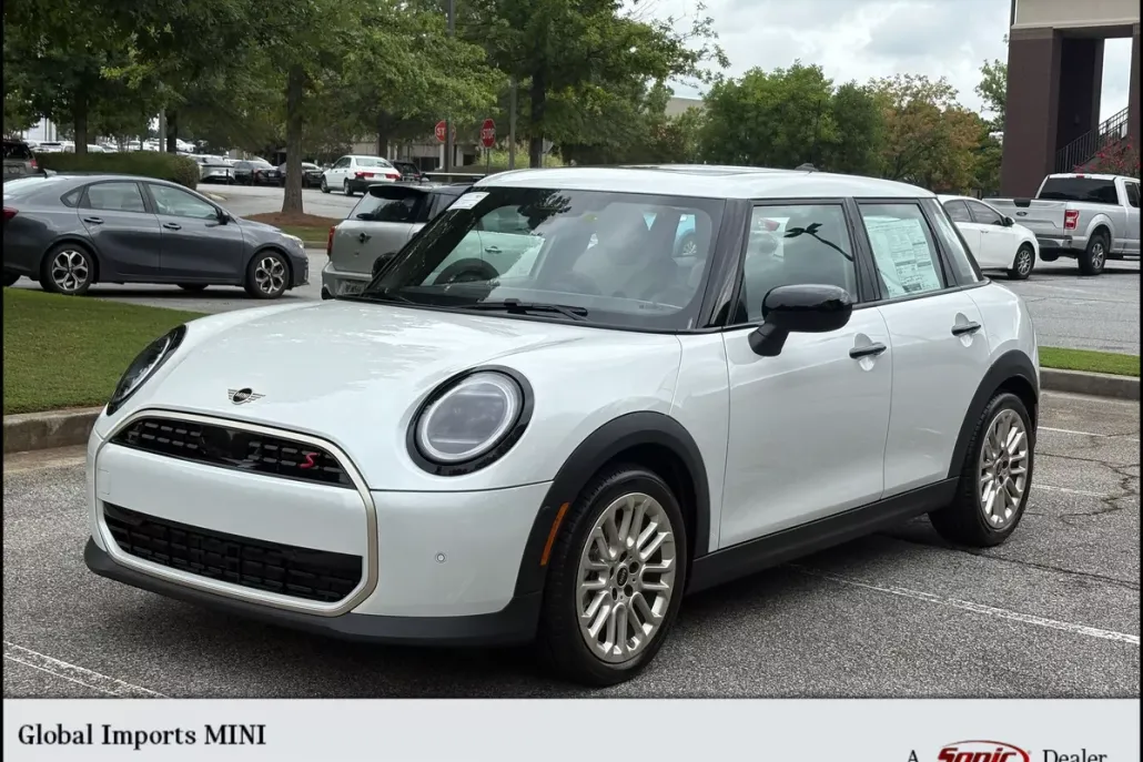 2025 Mini Cooper 4 Door Hardtop Signature photo 1