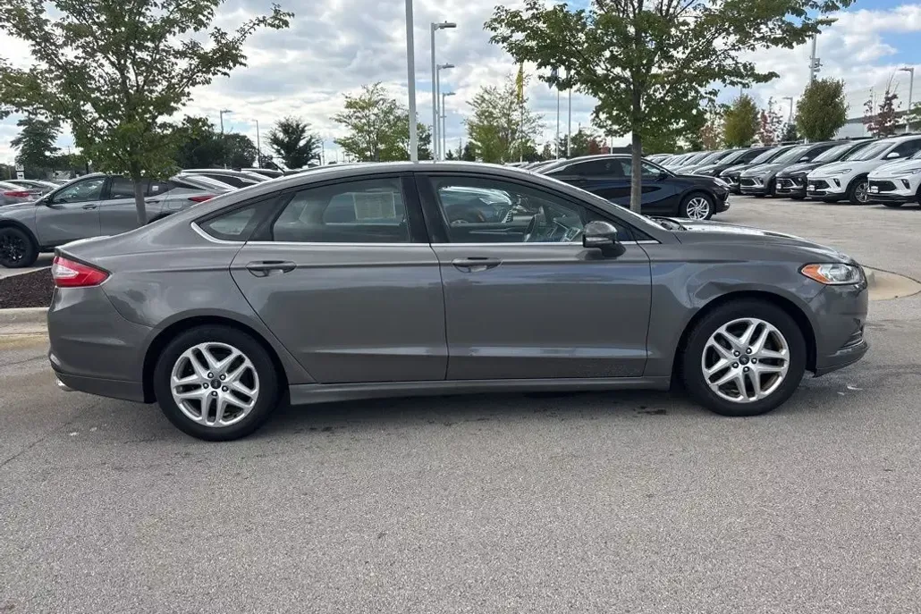 2014 Ford Fusion SE photo 1