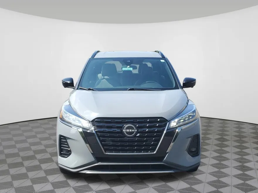 2022 Nissan Kicks SR photo 1