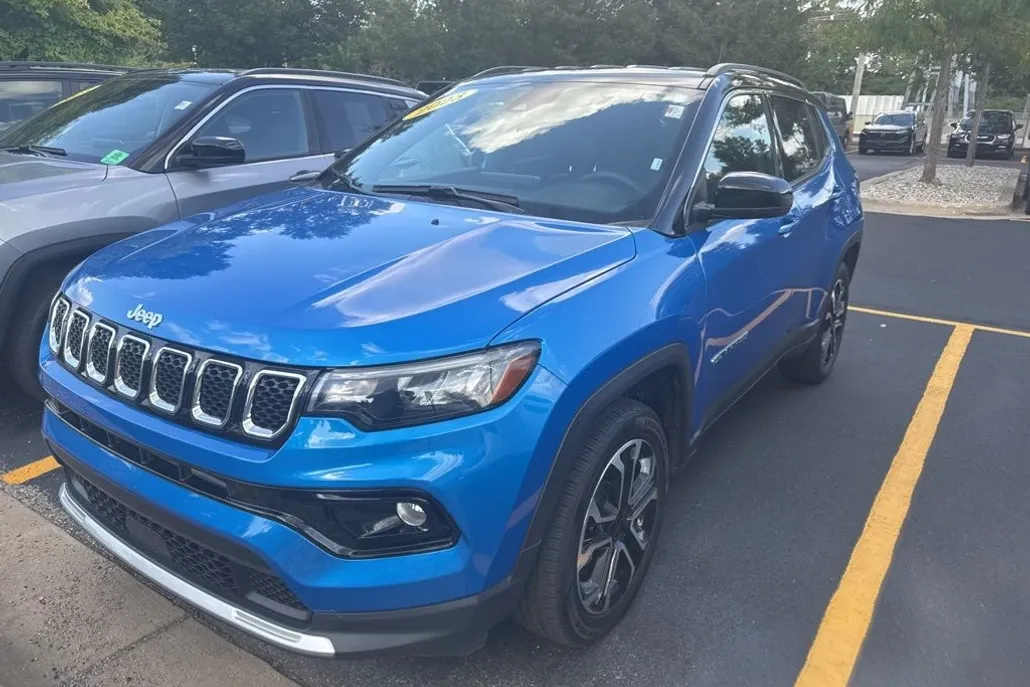 2023 Jeep Compass Limited photo 1