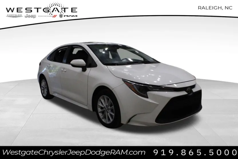 2020 Toyota Corolla LE photo 1