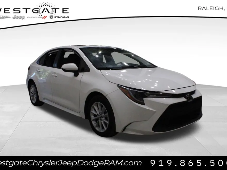 2020 Toyota Corolla LE photo 1