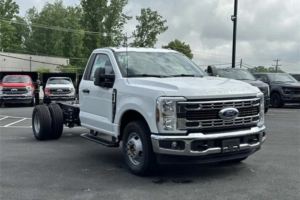 2025 Ford F-350 photo 1