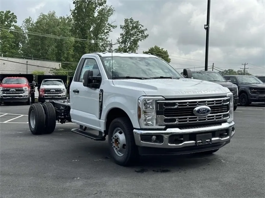 2025 Ford F-350 photo 1