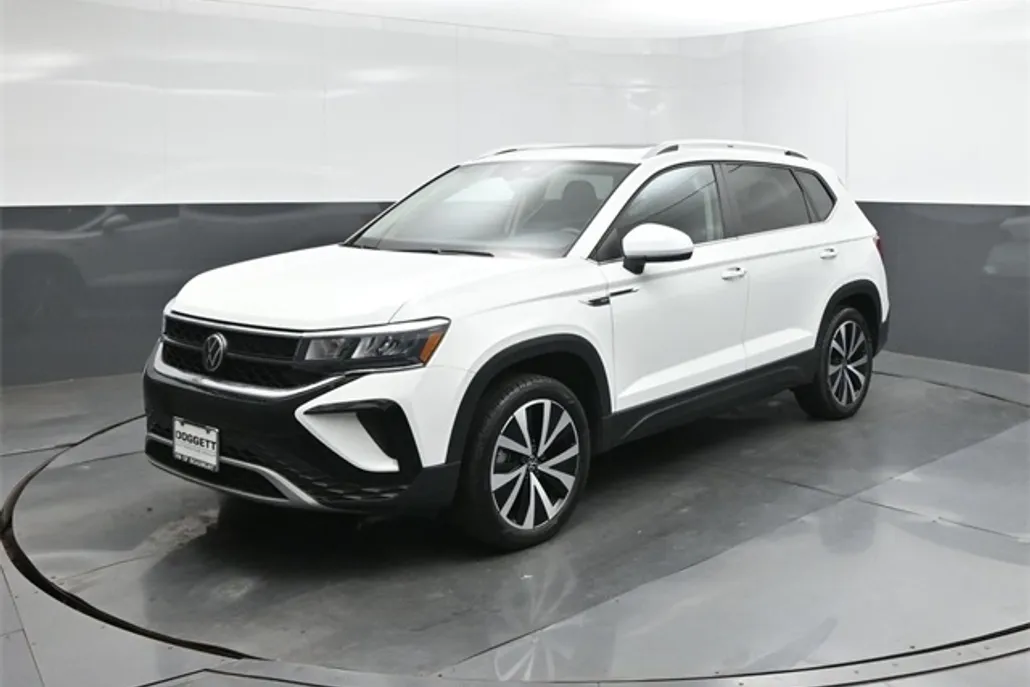 2023 Volkswagen Taos SE photo 1